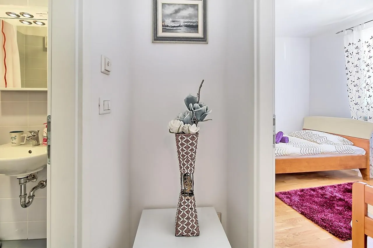 Summertime House With Apartment Umag