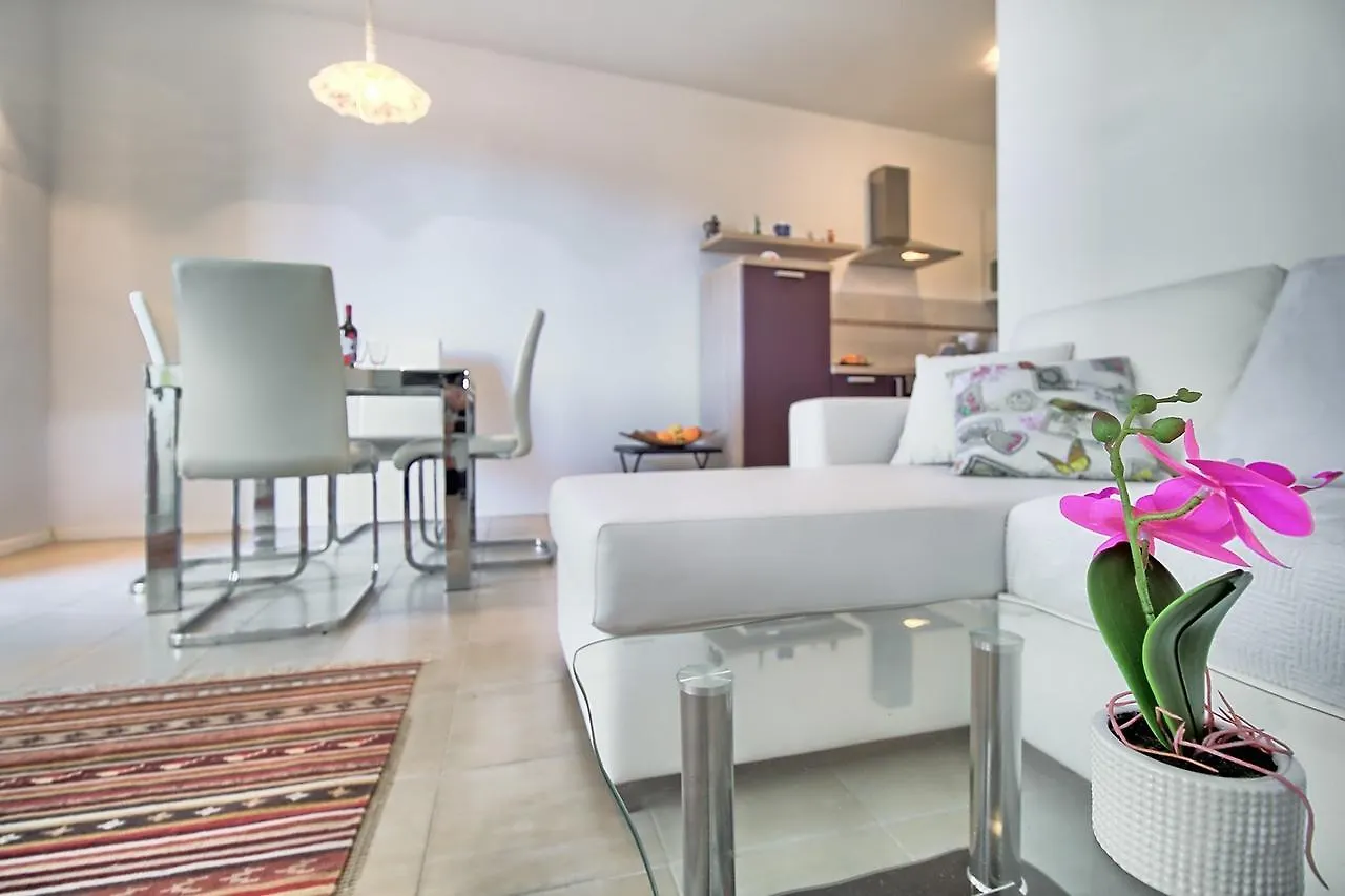 Summertime House With Apartment Umag Chorvatsko