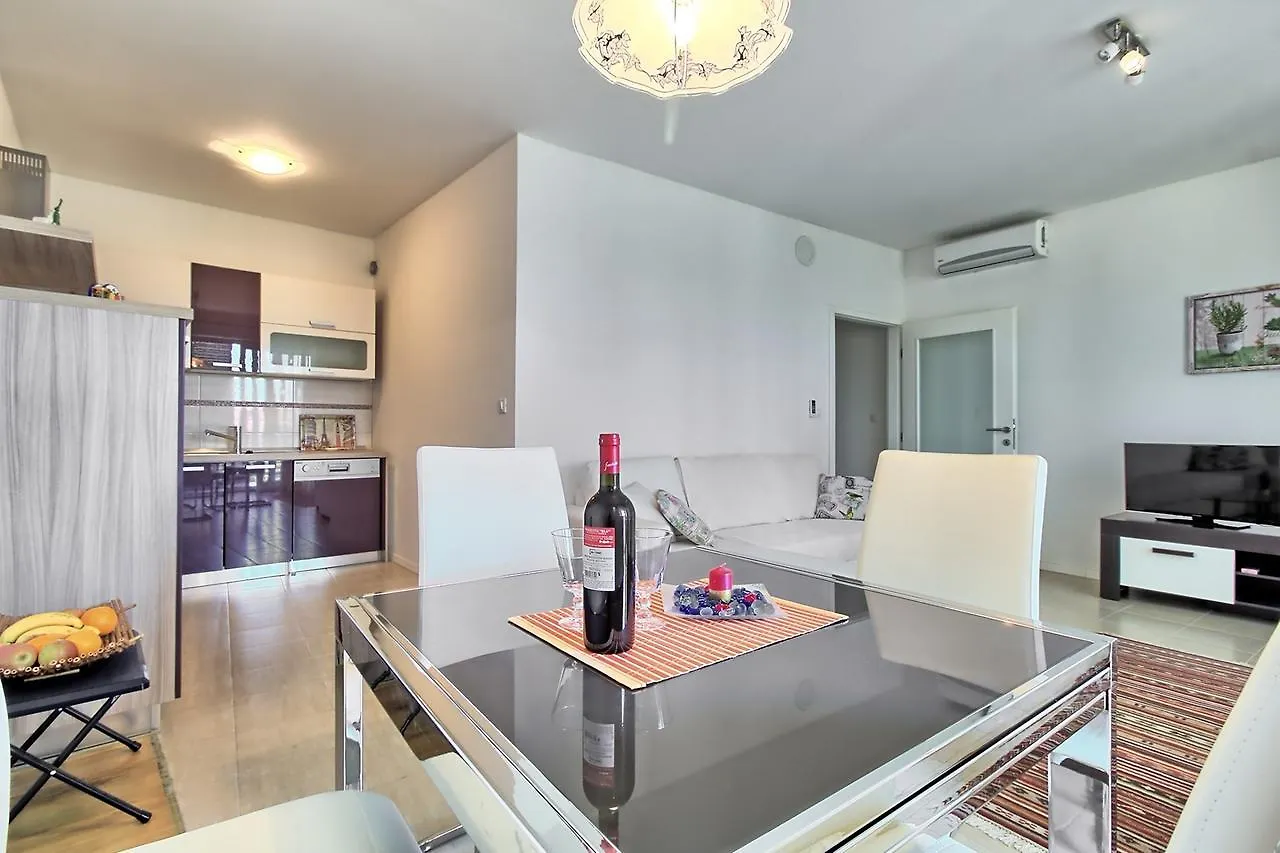 Summertime House With Apartment Umag Chorvatsko