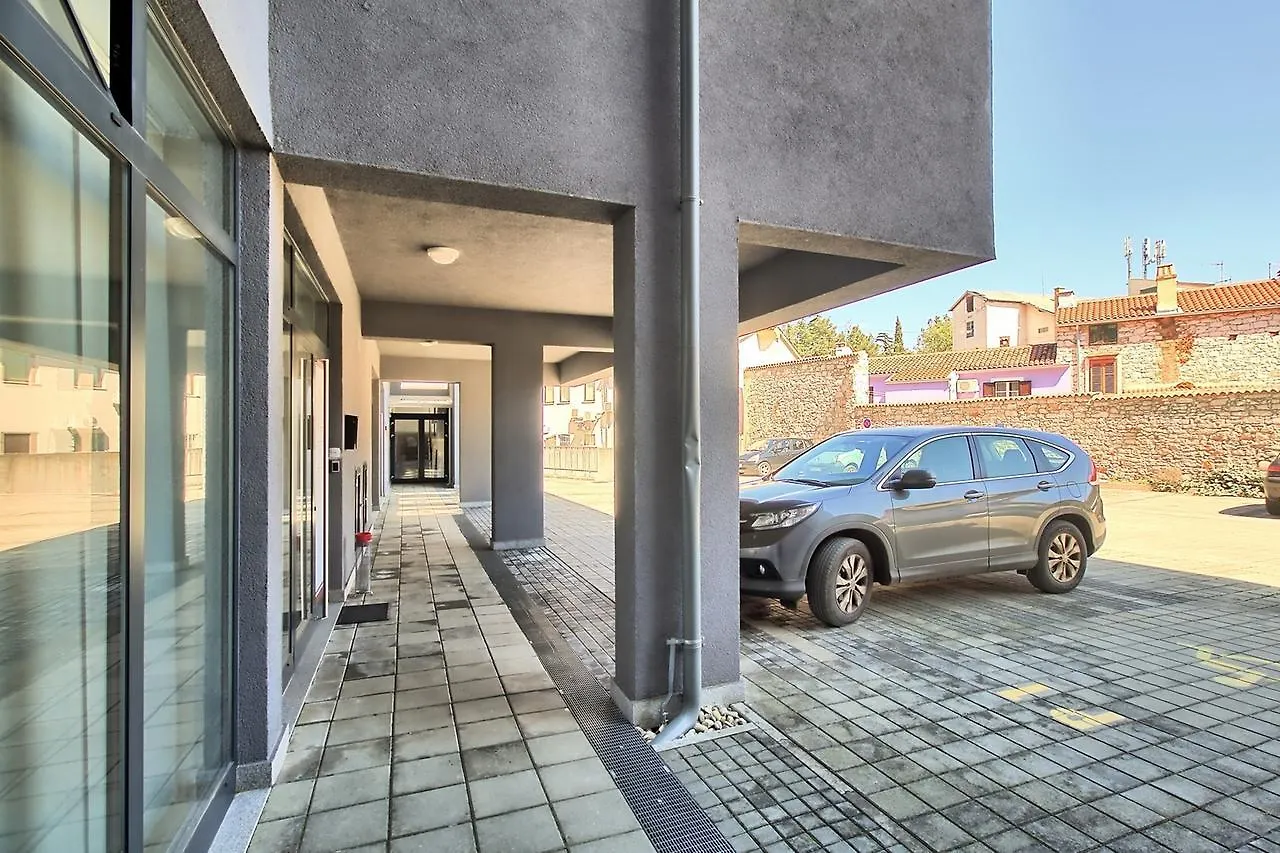 Summertime House With Apartment Umag