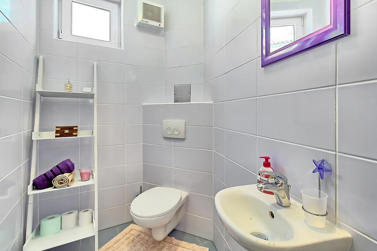Summertime House With Apartment Umag