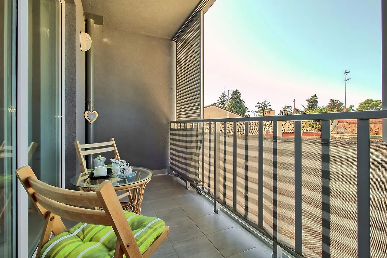 Summertime House With Apartment Umag